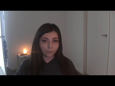 Видео: Эта публичная фигура чувствует неоспоримую связь с вами... но она просто прячется за маской.