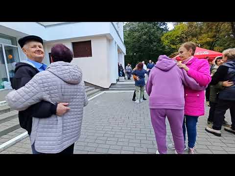 Видео: 4.10.25г... "Ой Рябинушка - Рябина"... звучит на Танцполе в Гомельском парке... 
