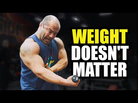 Видео: Является ли связь «мозг-мышца» САМОЙ важной для роста?