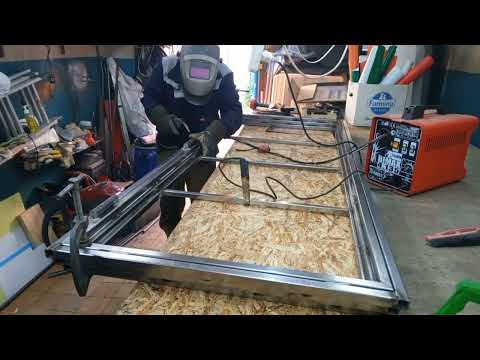 Видео: Железная дверь из профильной трубы 25*25