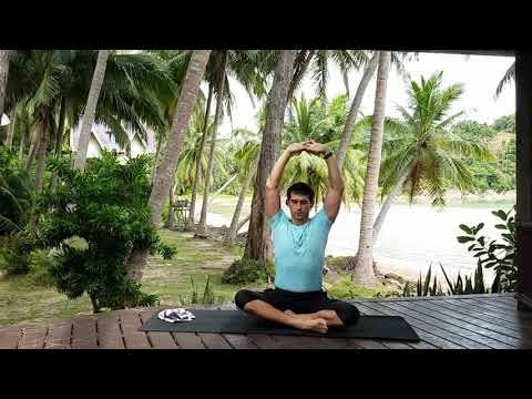 Видео: Йога для пресса. Как укрепить пресс и мышцы спины без микротравм | Йога Хаб Клуб