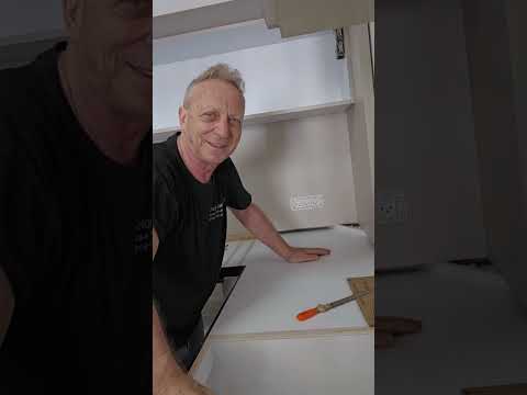 Видео: Как правильно встроить розетку в нишу.Кухня за 5 часов под ключ. 