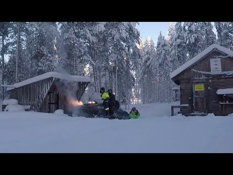 Видео: НА ЛЕСНЫЕ ОЗЁРА НА НОВОГОДНИЕ ПРАЗДНИКИ РЫБАЧИМ,Отдыхаем Не жизнь а Сказка.2023г.