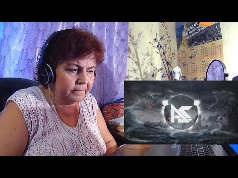Видео: Мама слушает "pyrokinesis - я приду к тебе с клубникой в декабре" // РЕАКЦИЯ мамы
