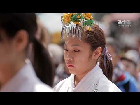 Видео: Семья в "аренду", похороны при жизни и сад травяной сакуры. Япония. Мир наизнанку - 5 серия, 9 сезон