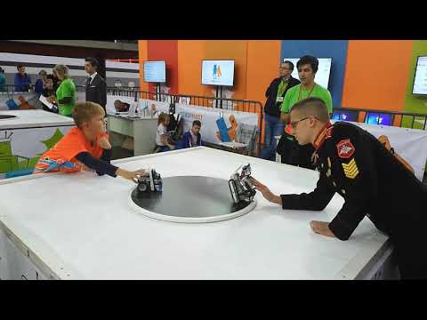 Видео: Интеллектуально сумо 15х15 Робофинист 2018