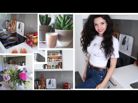 Видео: КУХНЯ ТУР| Открываем все ШКАФЧИКИ и ХОЛОДИЛЬНИК