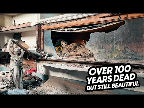 Видео: Убитая горем невеста в хрустальном гробу… всё ещё в свадебном платье