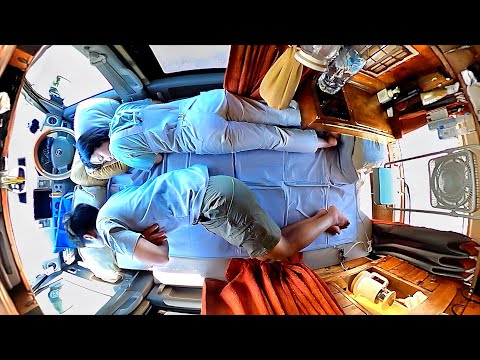 Видео: Приготовление пищи и проживание в этом небольшом автофургоне.
