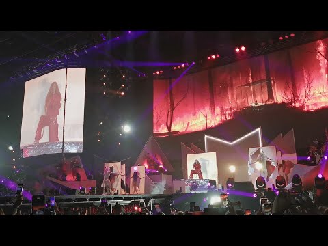 Видео: Мари Краймбрери - Пряталась в ванной (ВТБ-Арена, Москва, 12.05.2023)