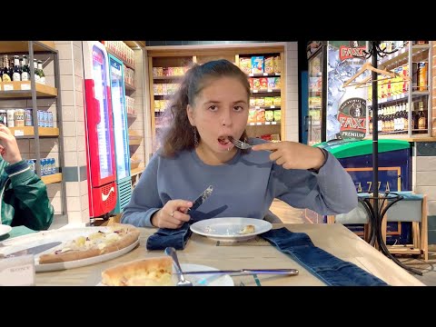 Видео: ИДЕМ С ЛИЗОЙ КУШАТЬ ПИЦЦУ В ЦУМ / КРАСИВЫЙ ЦЕНТР КИЕВА