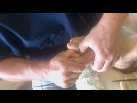 Видео: Глубокий массаж стоп Шейна, тюремного охранника | Raynor Deep Tissue and Reflexology 2017