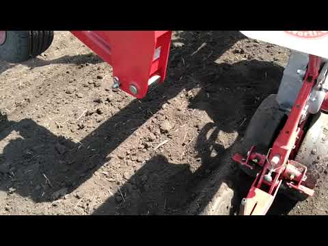 Видео: Занимаемся "любовью" сеялка Вега-8, причины залипания дисков