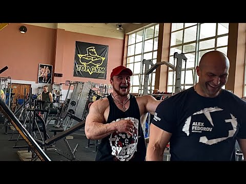 Видео: Тренировка с Александром Фёдоровым в Top Gym. Спина дельты.