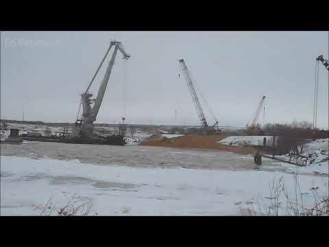 Видео: Климовский мост.Работы в порту,засыпают трамбуют причальную стенку.