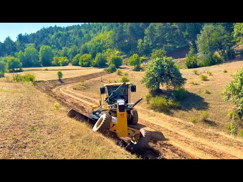 Видео: Эффективные методы выравнивания дорог и склонов с помощью грейдера John Deere 670 GP #deere #grader