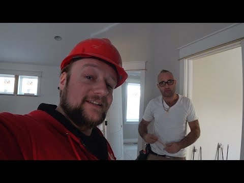 Видео: Полы и плинтуса в деревянном доме (Дом миллионера #21)