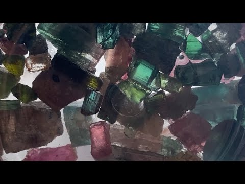 Видео: Высококачественная руда из шахты Oceanview! Турмалин, аквамарин, гранат, кунцит, кварц и многое д...