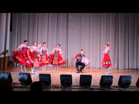 Видео: Ансамбль танца УлГУ "Традиция"- Проходка