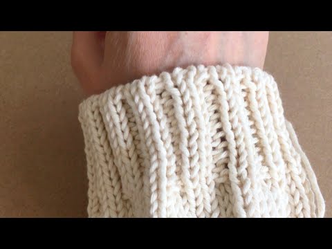 Видео: НЕВИДИМАЯ резинка, пришитая ЗАКРЫТЬ ПЕТЛИ для резинки 2x2 - БЕЗШОВНОЕ соединение в круг, с помощь...