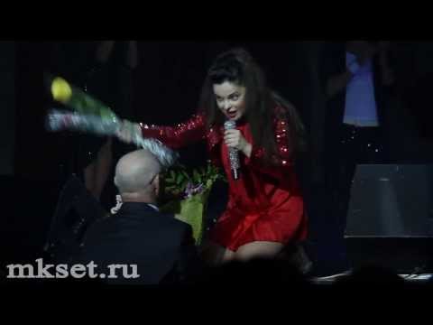 Видео: Обнаженная Наташа Королева в Уфе 2013