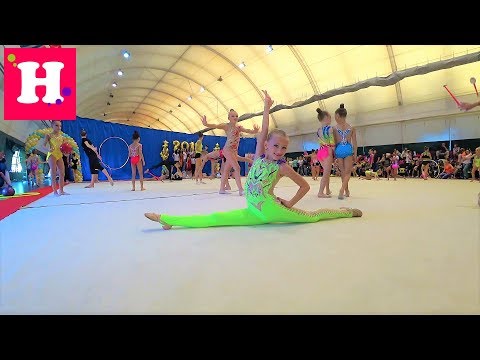 Видео: Турнир по художественной гимнастике // НАША МАША на соревнованиях 😱 БП + Булавы / Новый купальник