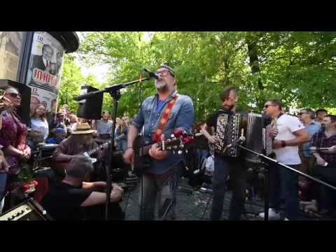 Видео: Борис Гребенщиков и группа Аквариум. Импровизация на Невском 26.05.18