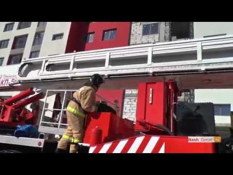 Видео: Соревнования пожарных по спасению людей  (высотные здания) Тюмень
