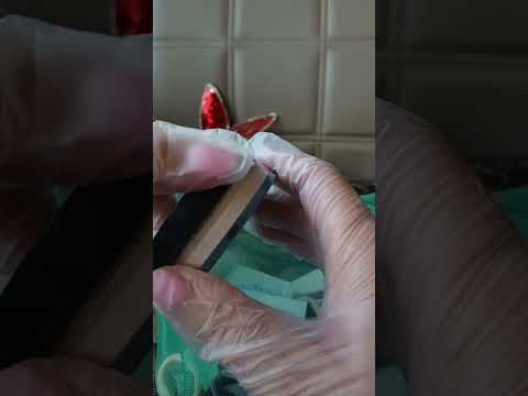 Видео: АСМР тихий голос. Покажу, что у меня лежит в дорожной косметичке