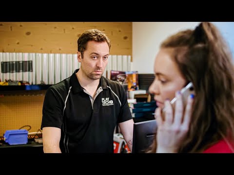 Видео: Когда пытаешься ОБЪЯСНИТЬ ЧТО-ТО ДЕВУШКЕ - Bored на Русском