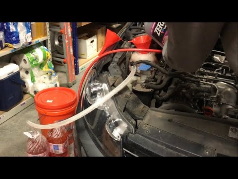 Видео: Промывка охлаждающей жидкости VW — простой способ, без беспорядка! Volkswagen Jetta Sportwagen Pa...