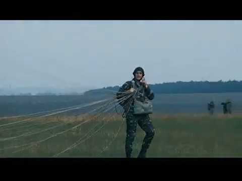 Видео: Перворазники. Прыжки с парашютом  Ми-8  (79 оаэмбр). Архив 2009 года.