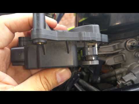 Видео: Suzuki GSXR 750 2005 года, часть 2, исправление кода C28 STVA