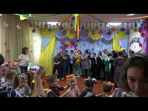 Видео: Музыкальная игра с родителями  "Музыкальная змейка"