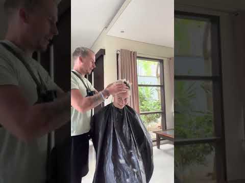 Видео: Муж побрил налысо 😱