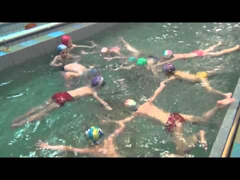 Видео: Североонежск. Д\с Елочка. Выпуск 2014. Клюква в бассейне.