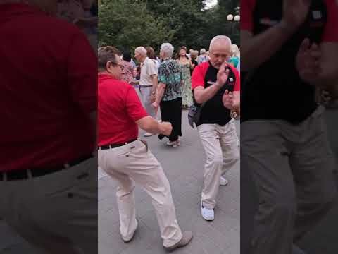 Видео: 8.09.24г..."Всё Пройдёт"...  Ai-306...звучит на танцполе в Гомельском парке...