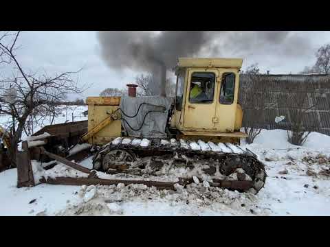 Видео: Бульдозер ЧТЗ Т 130 Т 170  продолжает битву со снегом.