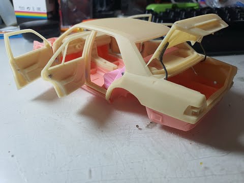 Видео: Mercedes-Benz W124 ModellingMaster сборная модель 1/24 (часть 2)
