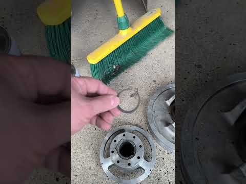 Видео: Kymco Maxxer 450i замена приводного ремня