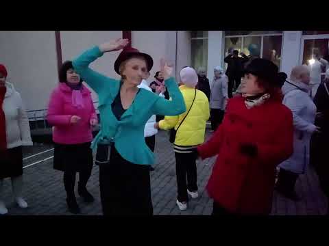 Видео: Букет из белых роз.....26.10.25 Гомель парк Луначарского 🥰💫