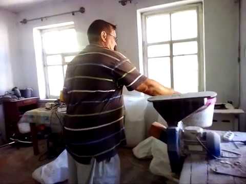 Видео: Приготовление зерно-смеси для гусей в домашних условиях.