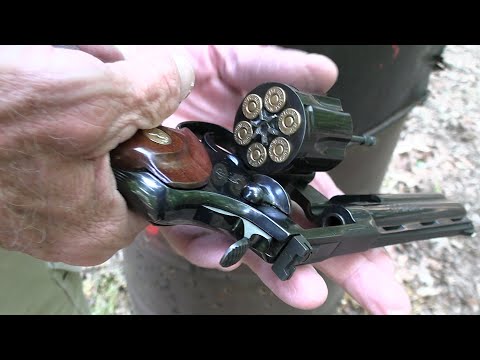 Видео: Hickok45 стреляет из Colt Python .357 Magnum