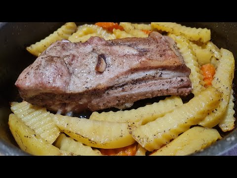 Видео: ЗАДУШЕНИ СВИНСКИ РЕБРА С КАРТОФИ. 🥔🥕🥩