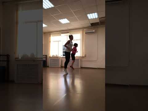 Видео: Кардио тренировка с полотенцем! Руки, плечи, верх тела!