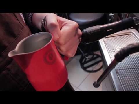 Видео: Как Взбивать Молоко - ЛАТТЕ ! ( New! ) / How to Beat Milk - LATTE ! (New!)