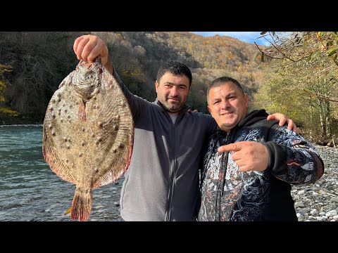 Видео: Отдых В Абхазии! Зажарили Камбалу У Реки | Рыба На Садже С Овощами👍