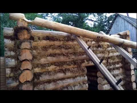 Видео: Как легко поднять бревно на сруб одному