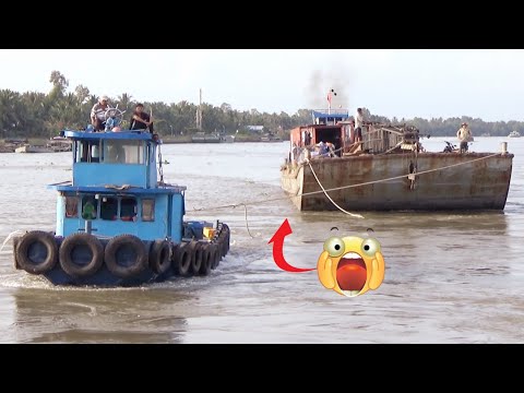 Видео: [541] Сила двух лодок, буксирующих гигантскую баржу через ворота плотины, очень велика.