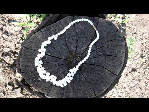 Видео: Бусы из белых камней. Мастер - класс // Beads from white stones. DIY